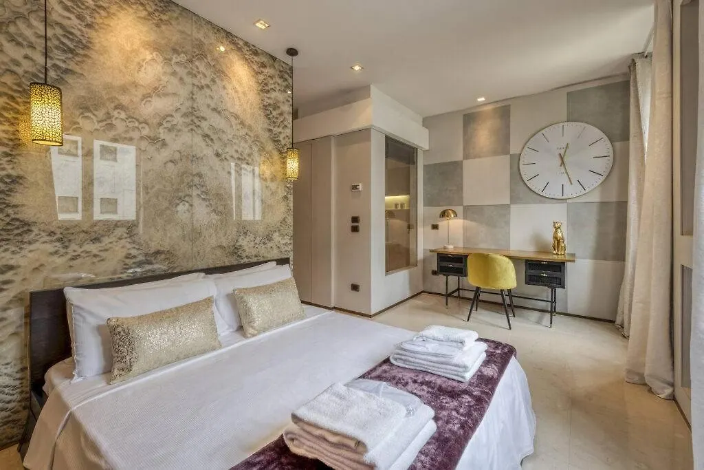 Milan Royal Suites - Luxury Duomo Apartment