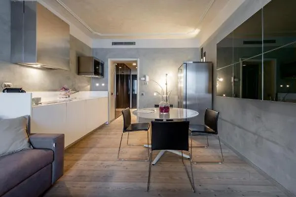 Milan Royal Suites - Luxury Duomo Apartment