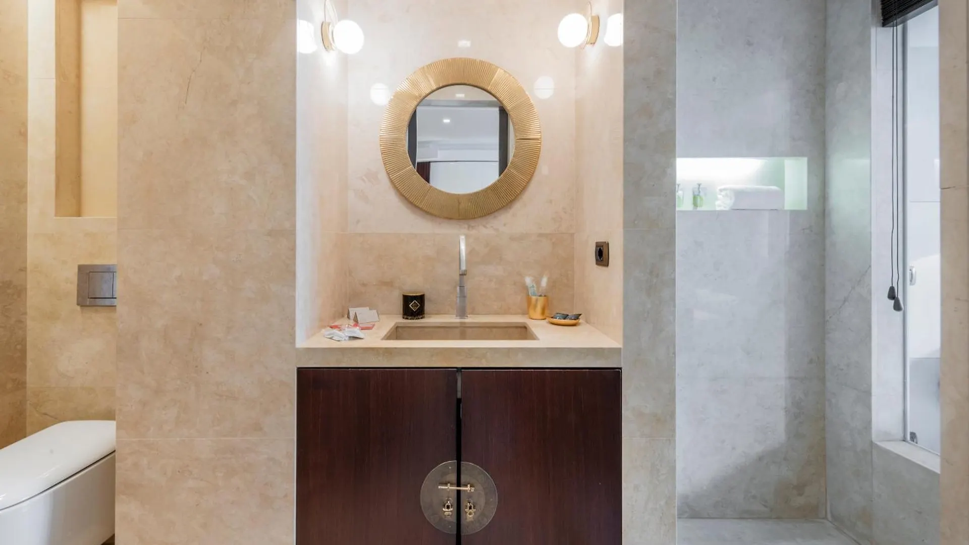 Milan Royal Suites - Luxury Duomo Apartment